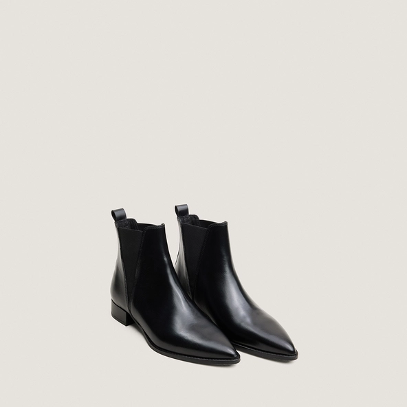 Chelsea boots with heels and pointed toes in black leather | ANOKA