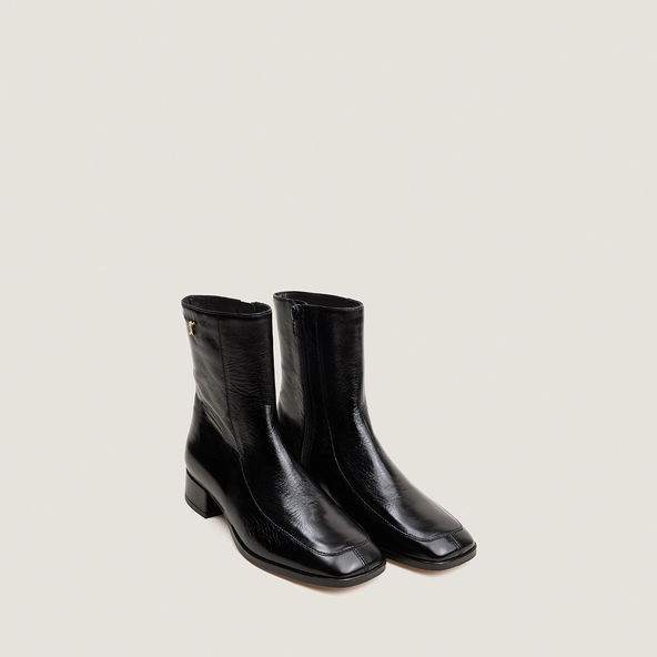 Square-toe ankle boots in black vintage leather | VAREL