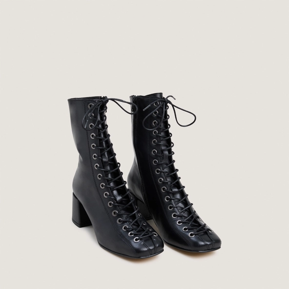 Heeled ankle boots in black leather | VAMELINE