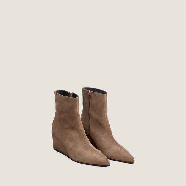 Pointed-toe ankle boots in taupe split leather | DELIANE