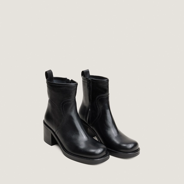 Heeled ankle boots in black leather | DIVALO