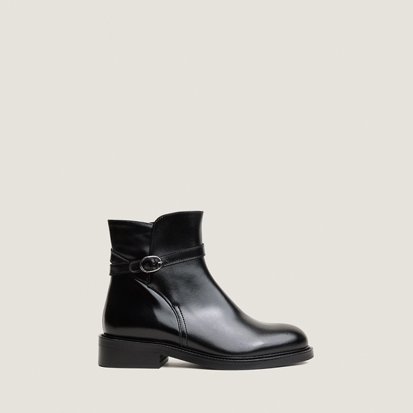 Round-toe ankle boots in black leather | DOOTSY