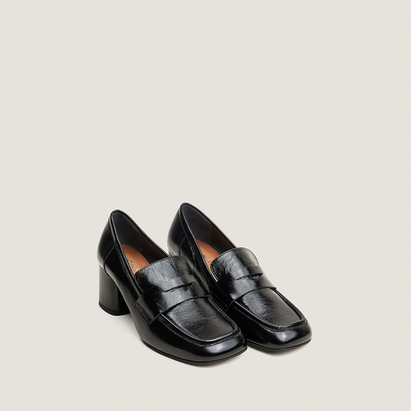 Loafers with square toes in black shiny leather | DUCHE