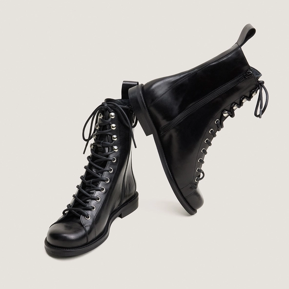 Boots with round toes in black leather | DALIXO