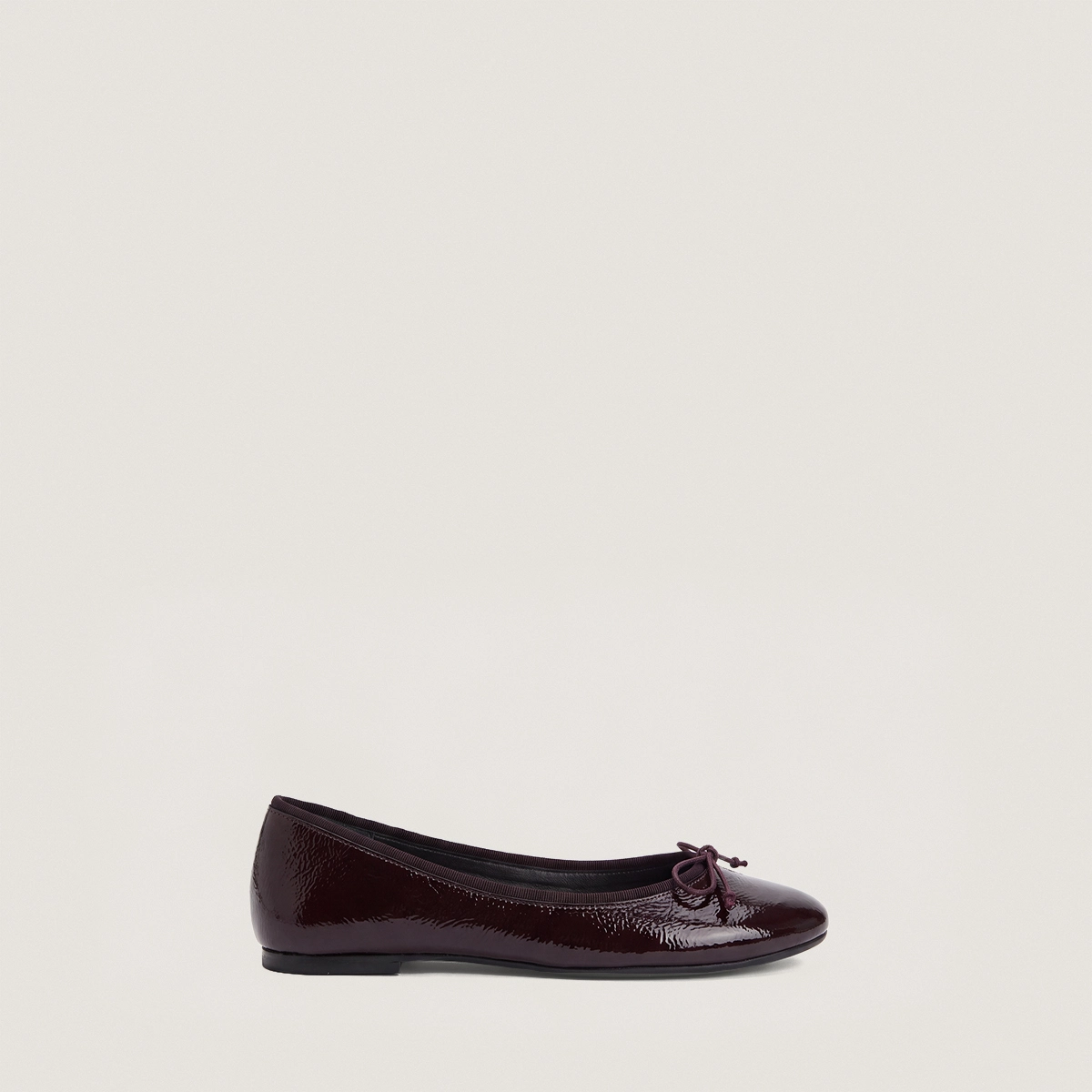 Lace-up ballet flats in burgundy pleated patent leather | DALLERINE
