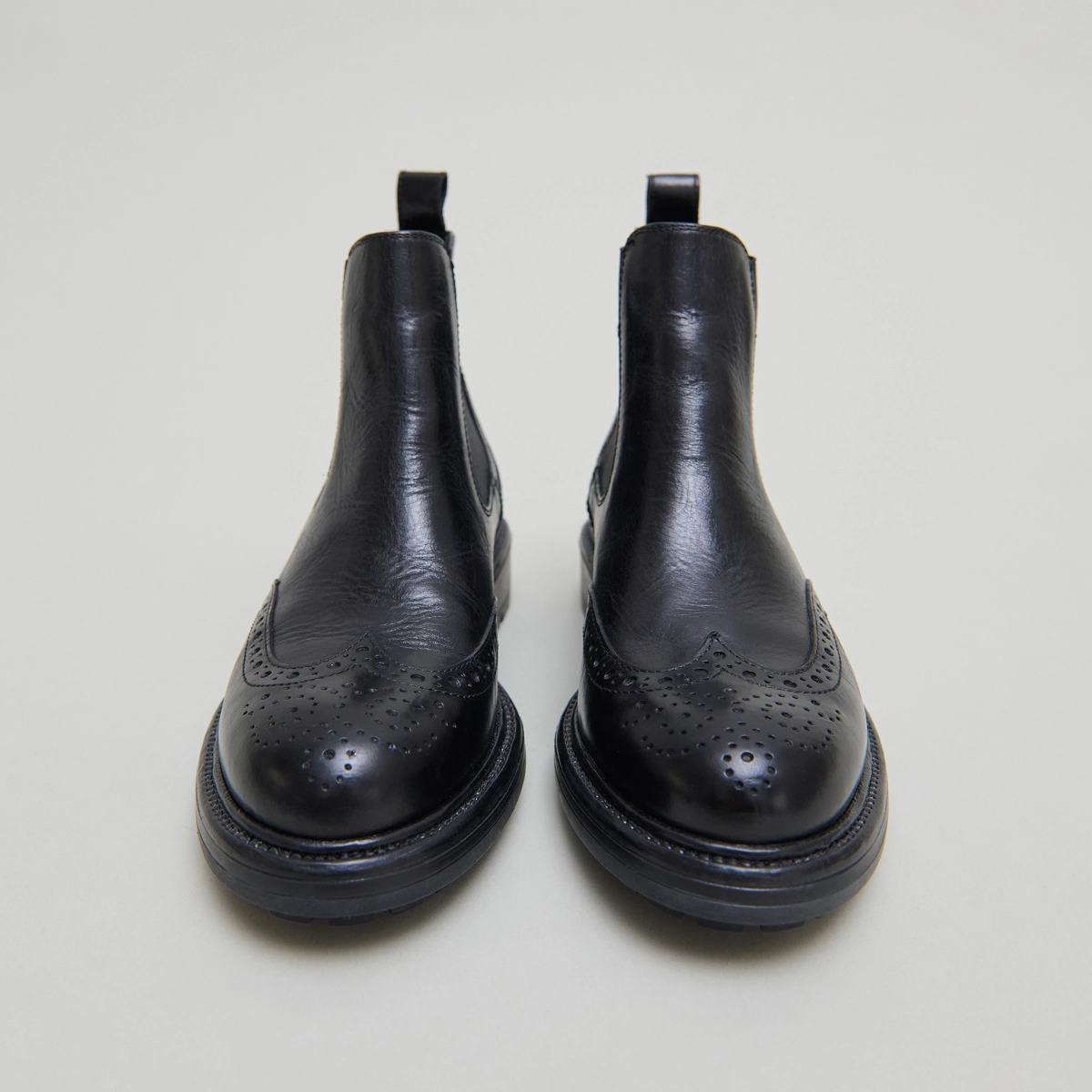 Boots à semelles crantées in black leather | CELIA