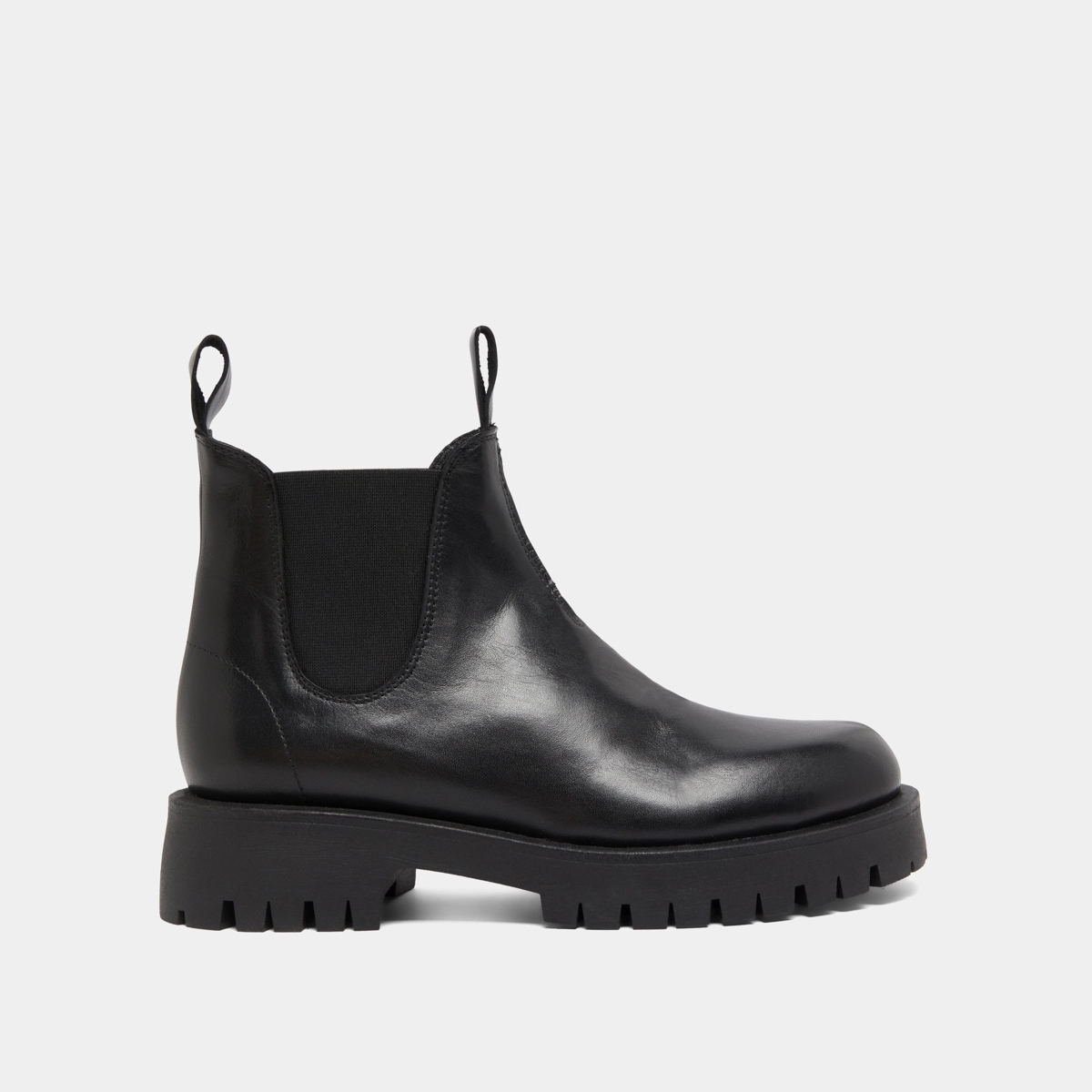 Boots &agrave; semelles crant&eacute;es in black leather | ROCHE