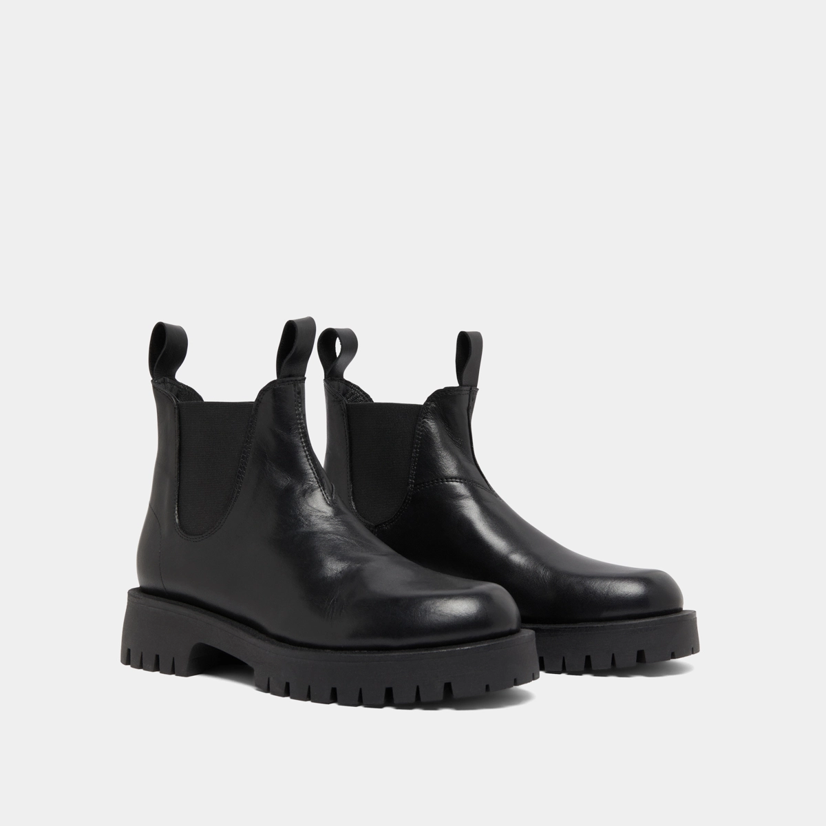 Boots &agrave; semelles crant&eacute;es in black leather | ROCHE