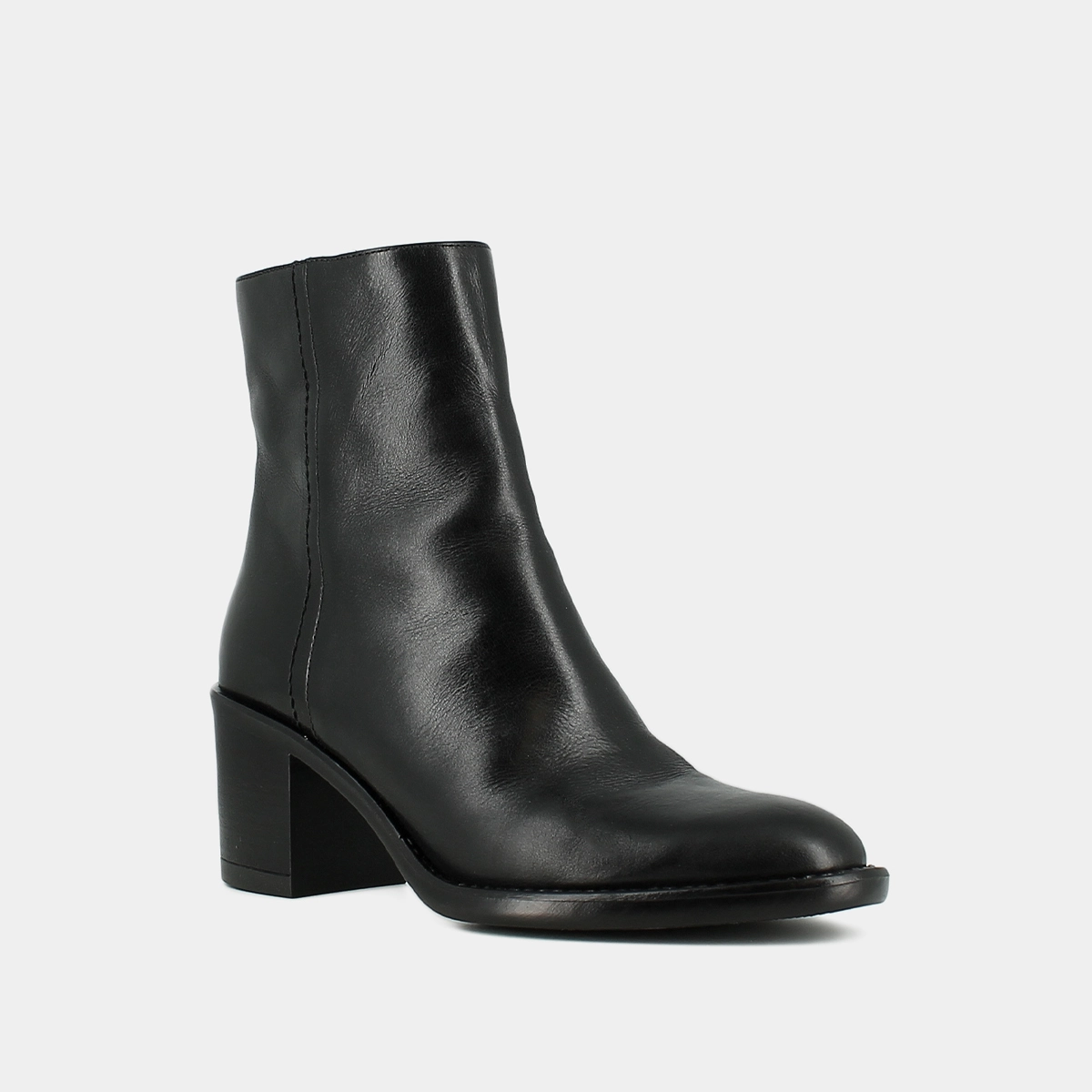 Bottines &agrave; talons in black leather | CAJUN