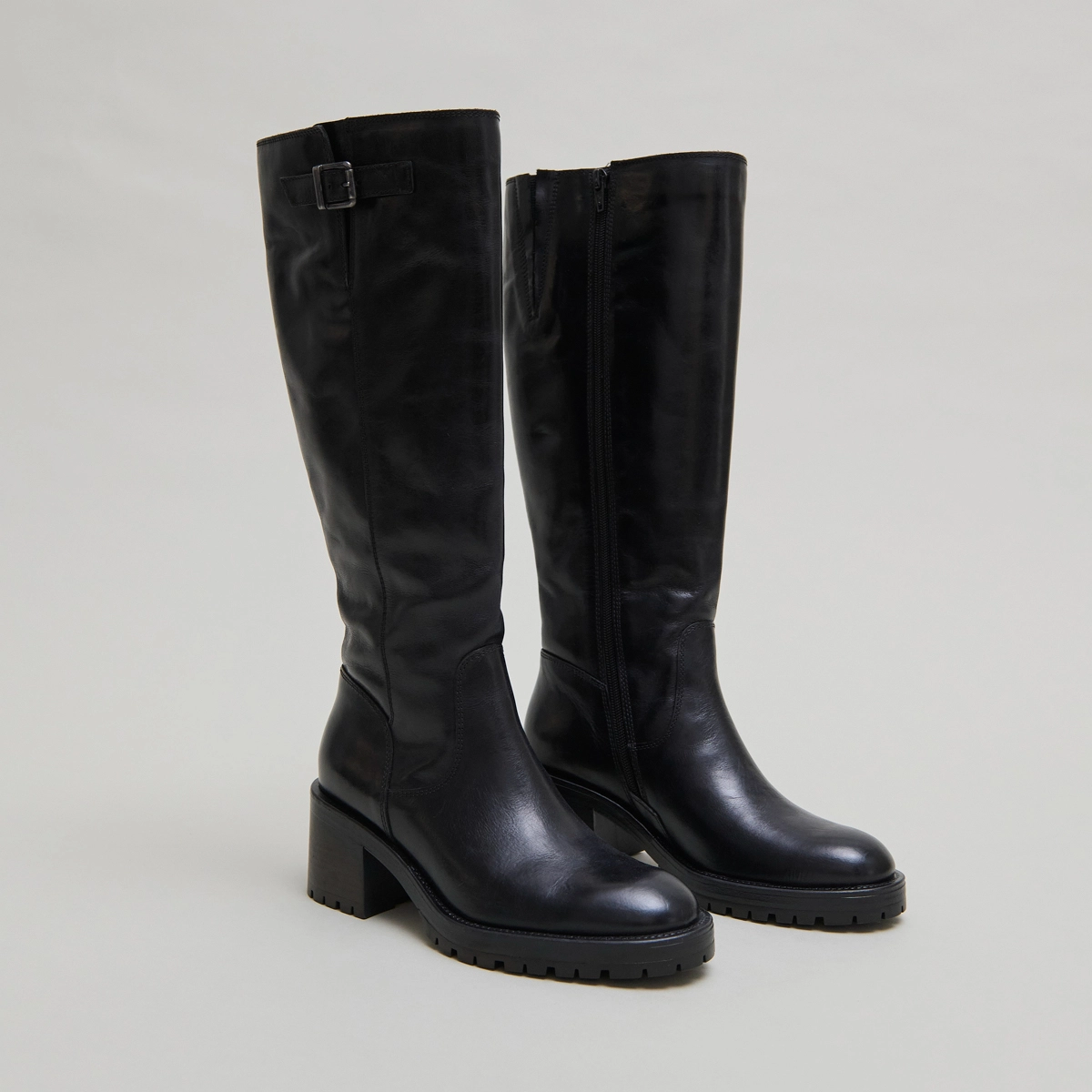 Bottes à semelles crantées in black leather | CECILIEN