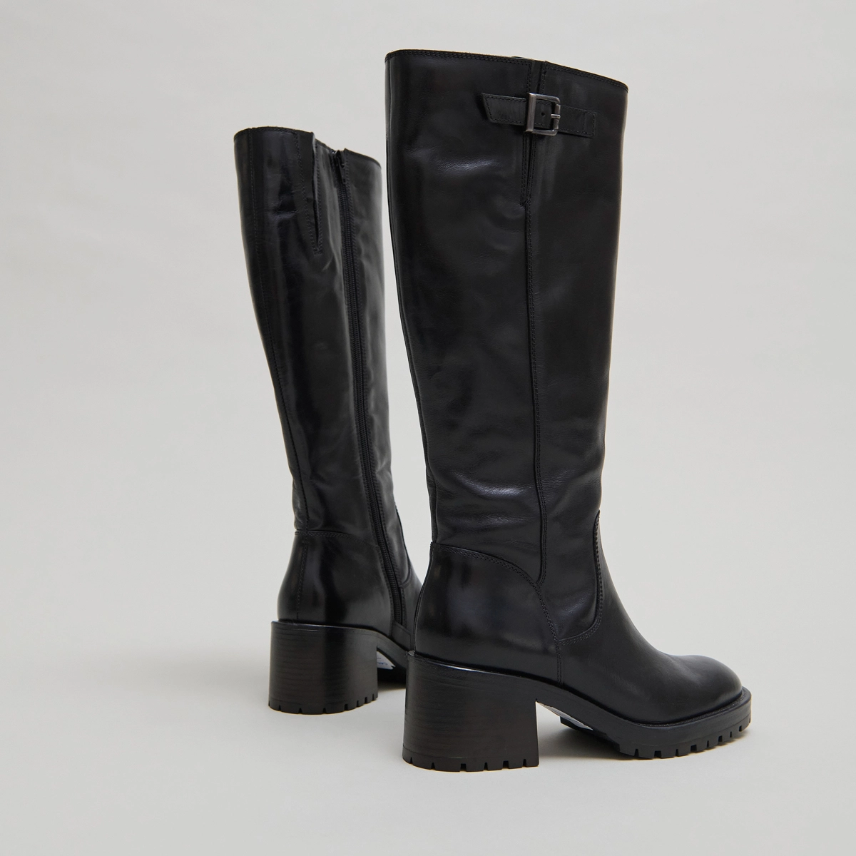Bottes à semelles crantées in black leather | CECILIEN