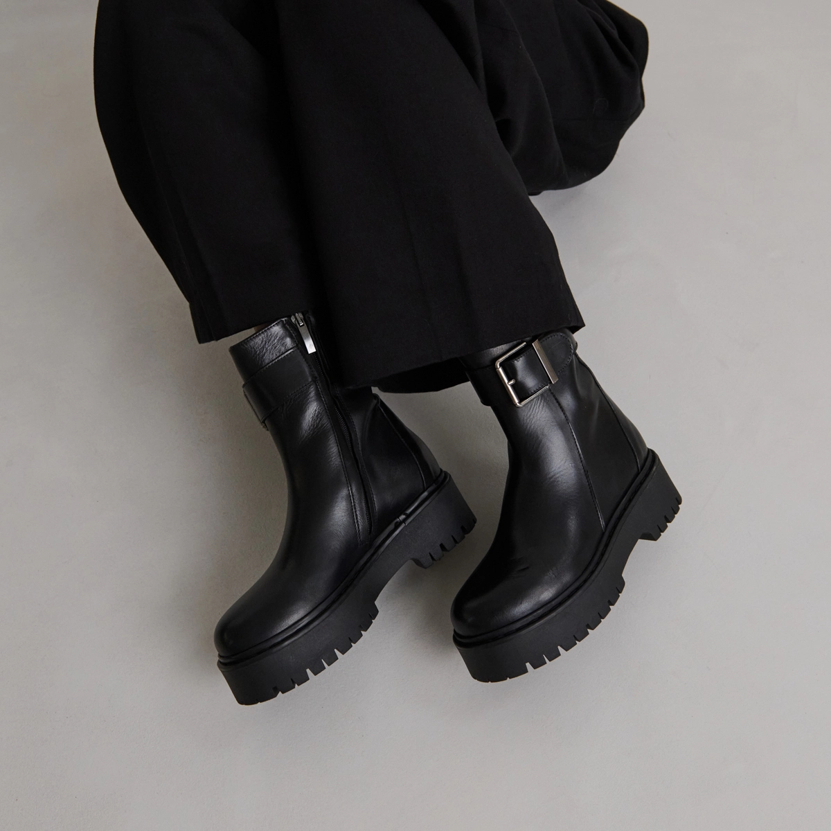 Bottines à semelles crantées in black leather | RANDY