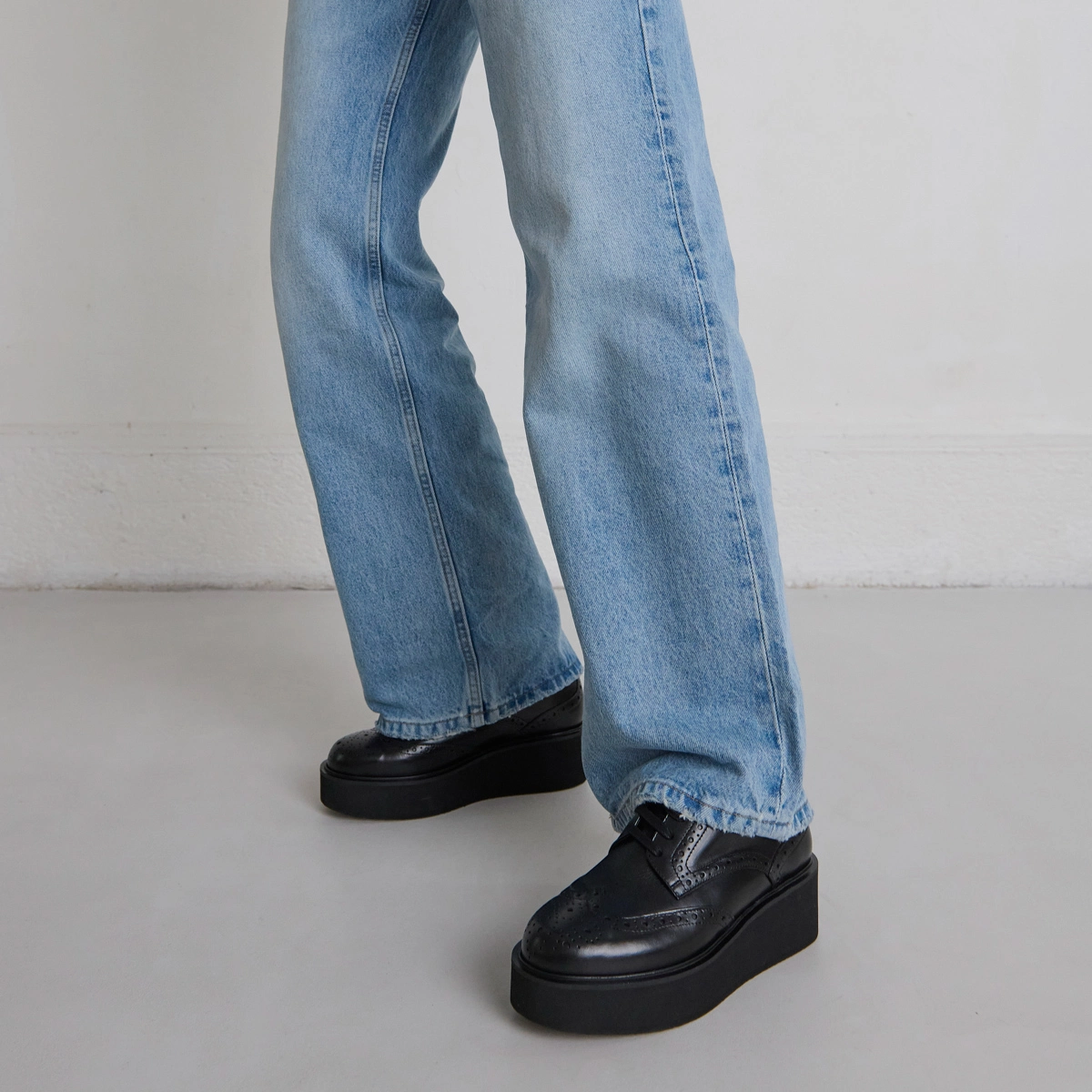 Derbies compensées in black leather | ADRIELLE
