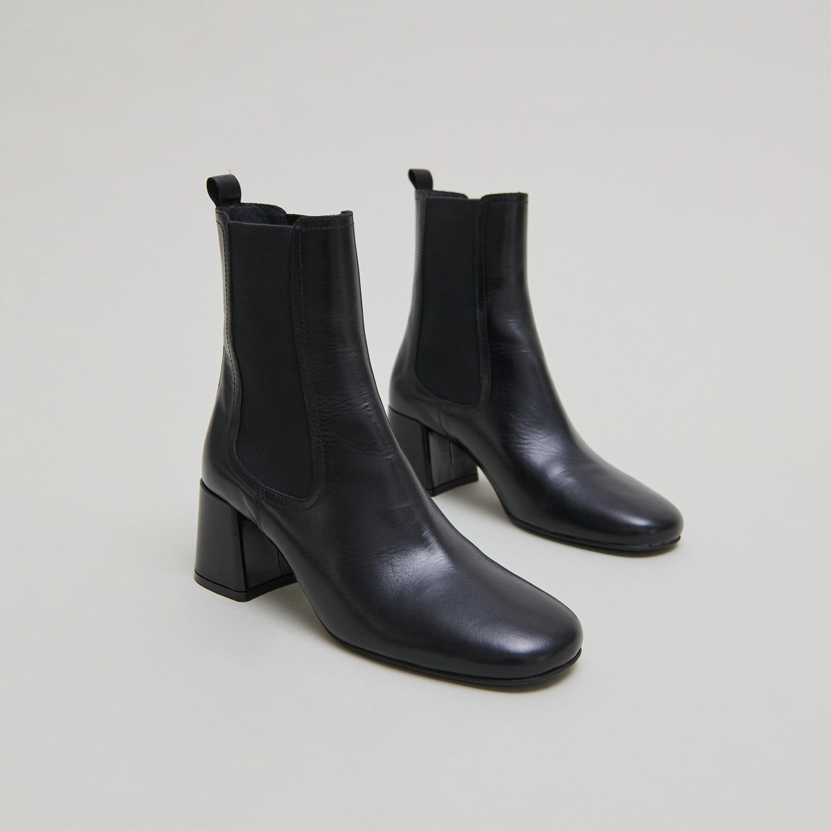 Bottines à talons et élastiques in black leather | DENON