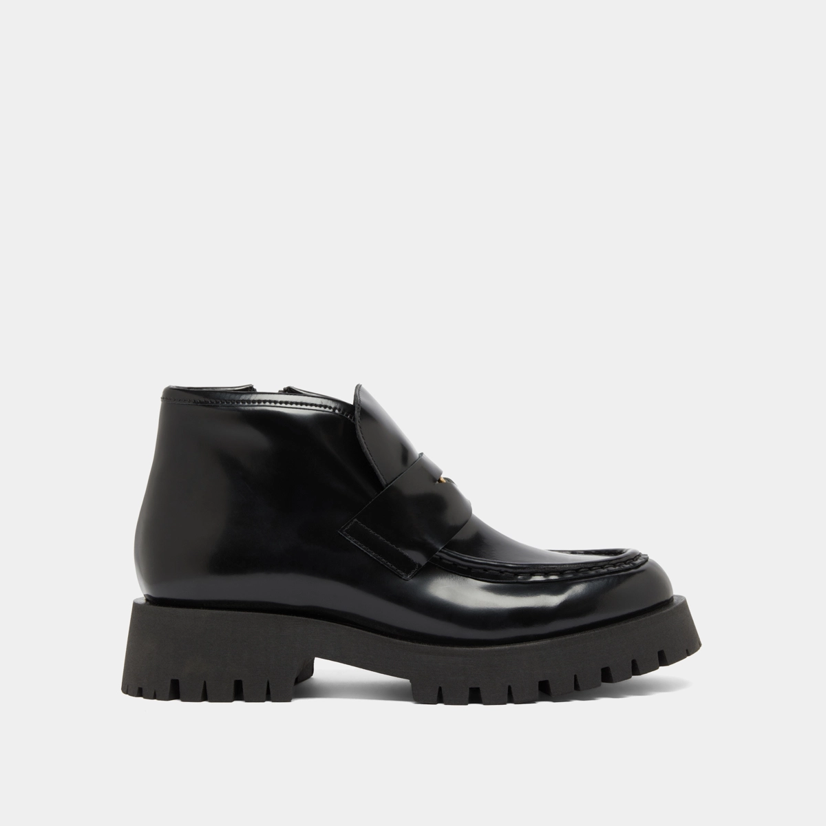 Boots &agrave; empi&egrave;cements in black glazed leather | DESK