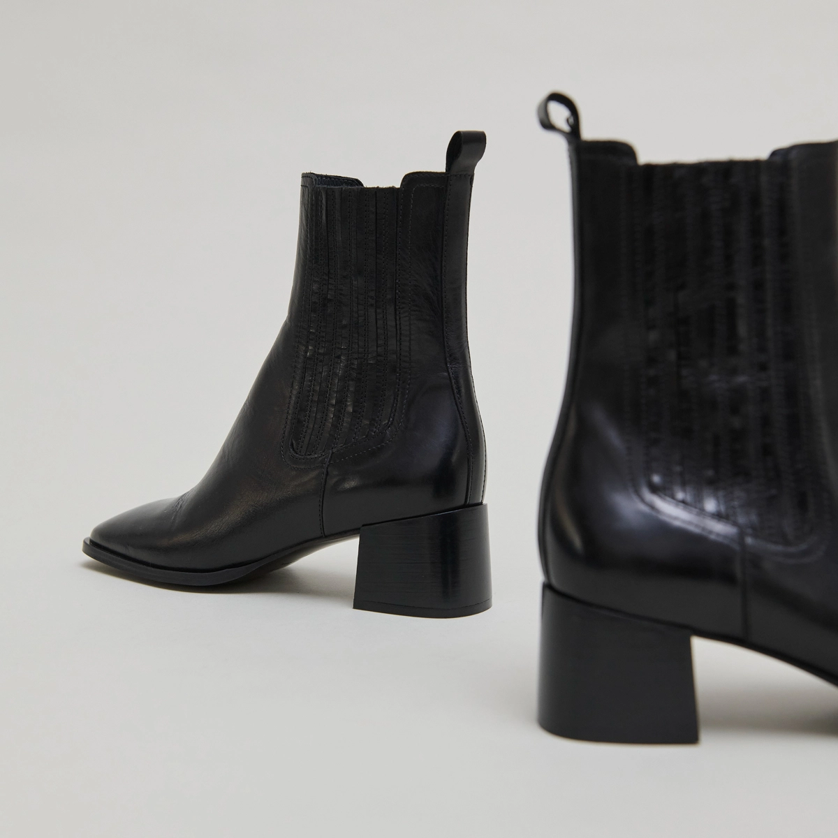 Bottines &agrave; fronces in black leather | DINGO
