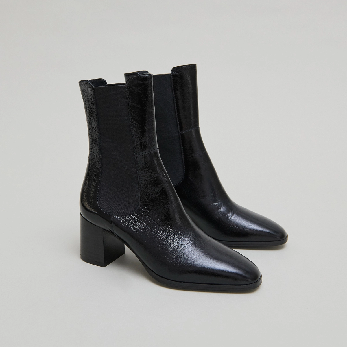 Bottines à élastiques in black shiny leather | DUCHA