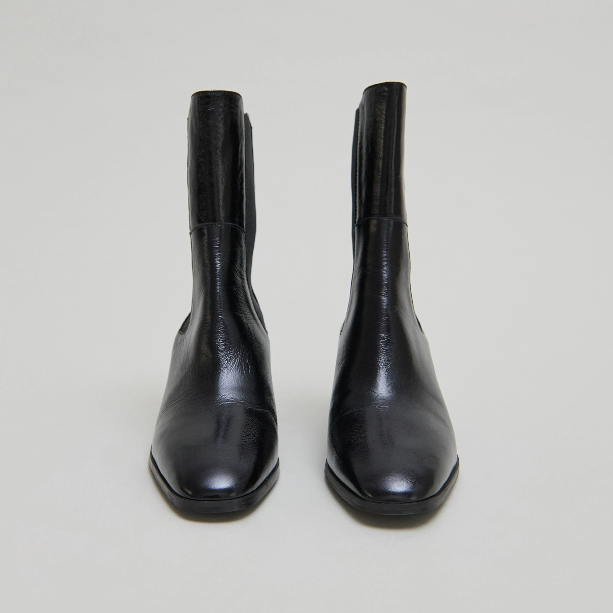 Bottines à élastiques in black shiny leather | DUCHA