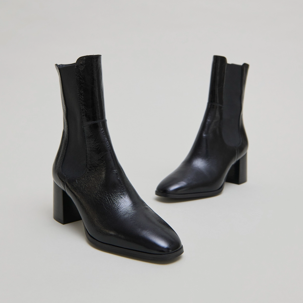 Bottines à élastiques in black shiny leather | DUCHA