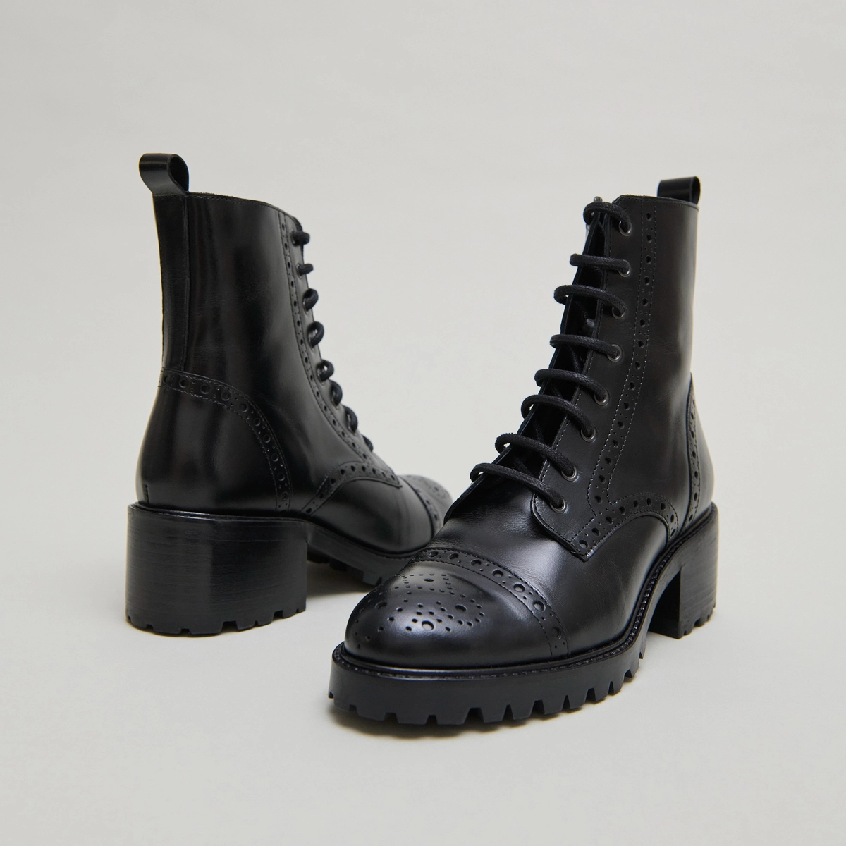 Boots à lacets et à talons in black leather | ANDERS