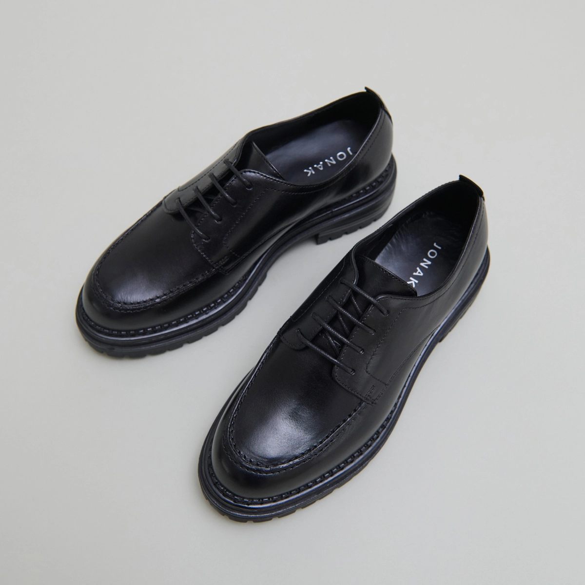 Derbies &agrave; semelles crant&eacute;es in black leather | ADALOU