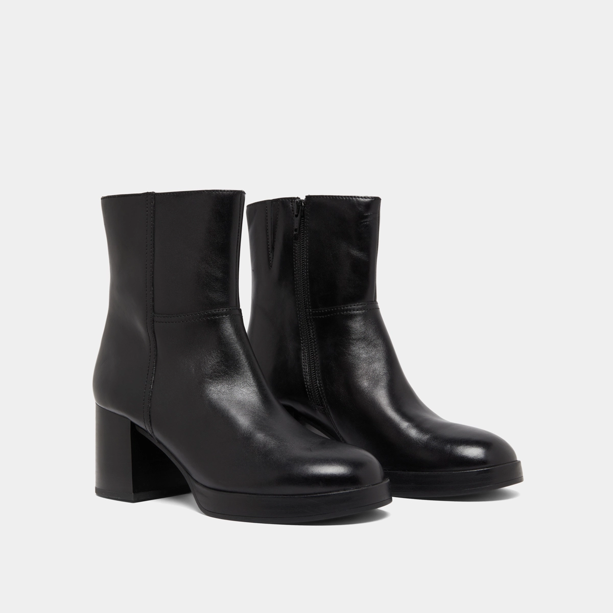 Bottines &agrave; talons flare in black leather | ANELLE