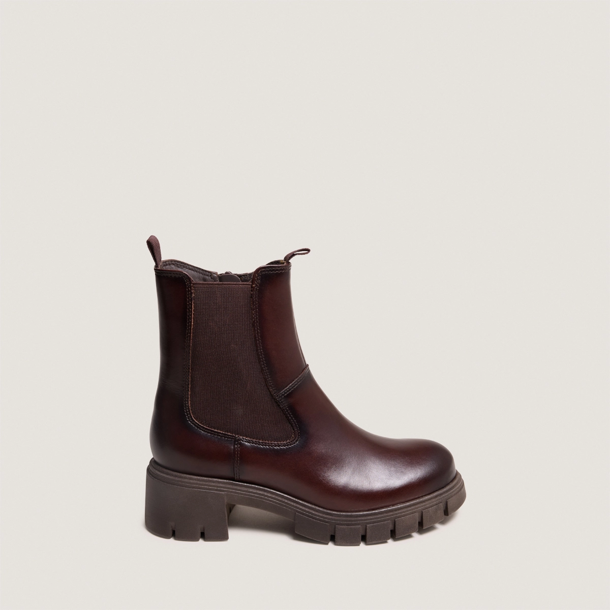 Boots à semelles crantées et bouts ronds... in red-brown leather | ARONA
