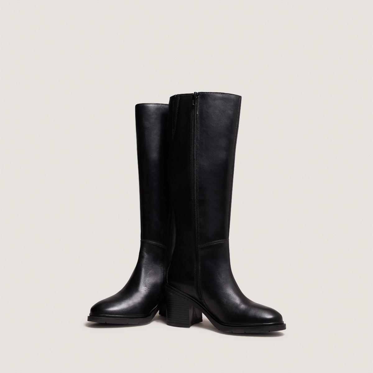 Bottes &agrave; talons et &agrave; bouts ronds in black leather | ATILUS