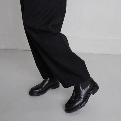 Boots &agrave; semelles crant&eacute;es in black leather | celia