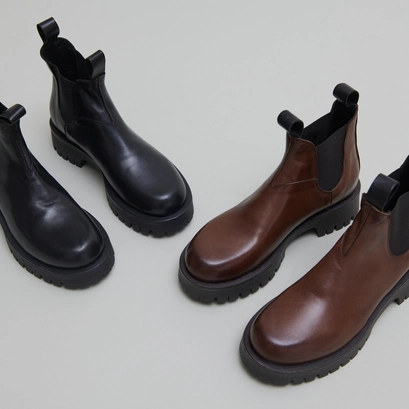 Boots &agrave; semelles crant&eacute;es in black leather | roche