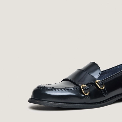 Loafers with adjustable buckles in black glazed leather | drizza