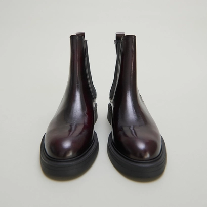 Boots &agrave; bouts ronds in burgundy patinated leather | agen