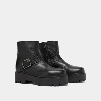 Boots &agrave; semelles crant&eacute;es et boucles in black grained leather | rana