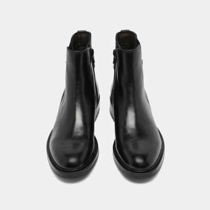Boots basses &agrave; talons crant&eacute;s in black leather | gabin