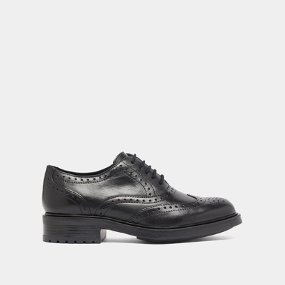 Richelieus &agrave; d&eacute;tails ajour&eacute;s in black leather | gad