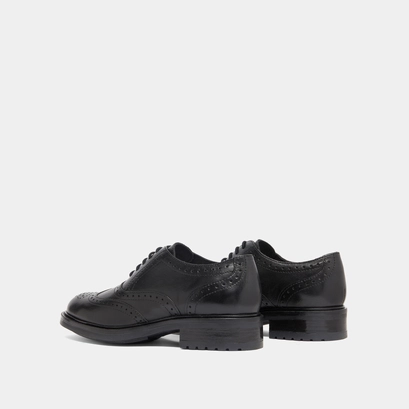 Richelieus &agrave; d&eacute;tails ajour&eacute;s in black leather | gad