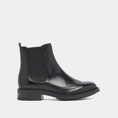 Boots basses &agrave; &eacute;lastiques et d&eacute;tails ajour&eacute;s in black leather | gaddy