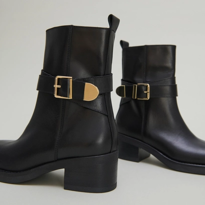 Bottines &agrave; boucles in black leather | ima