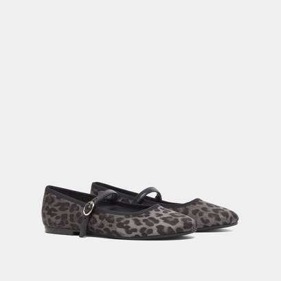Ballerines &agrave; brides in gray leopard textile