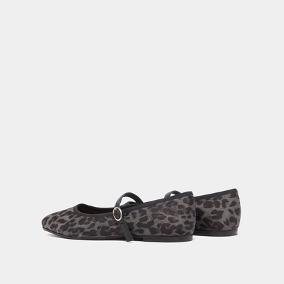 Ballerines &agrave; brides in gray leopard textile