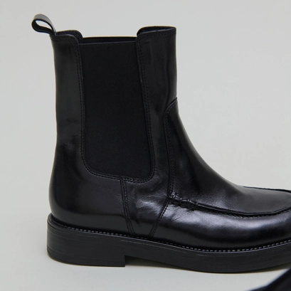 Boots &agrave; &eacute;lastiques larges in black leather | allan