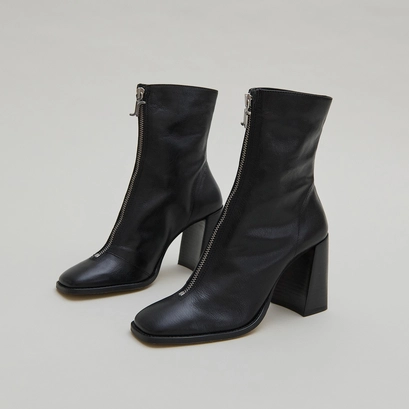 Bottines &agrave; talons et fermetures &eacute;clairs ... in black leather | vandana
