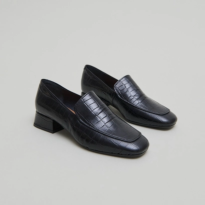Mocassins &agrave; bouts arrondis in black reptile leather | dynamic