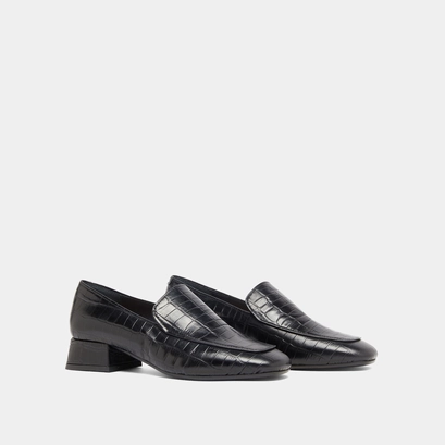 Mocassins &agrave; bouts arrondis in black reptile leather | dynamic