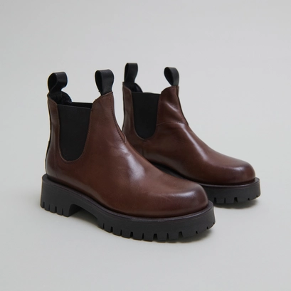 Boots &agrave; semelles crant&eacute;es in brown patinated leather | roche