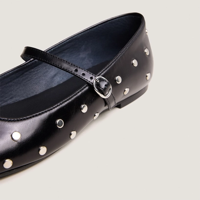 Ballet flats with straps in black leather | DANAELLE