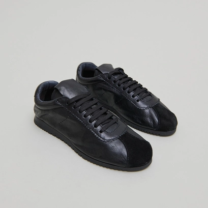 Baskets &agrave; lacets in black suede and black leather | dabon