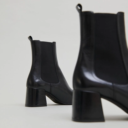 Bottines &agrave; talons et &eacute;lastiques in black leather | denon