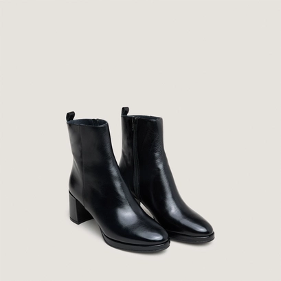 Ankle boots with heels in black leather | dibrina