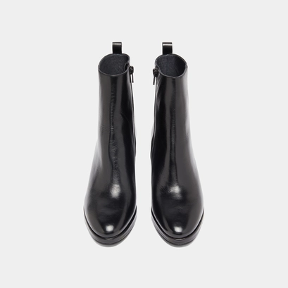 Ankle boots with heels in black leather | dibrina